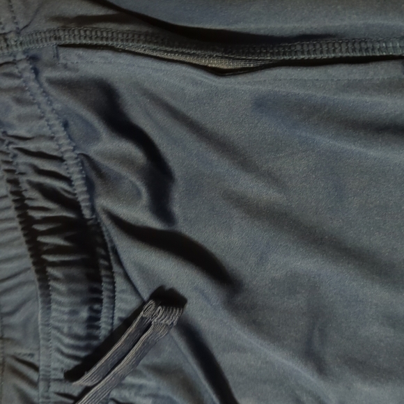 Elastic waist performance shorts with side pockets size: Husky xl - Picture 2 of 3